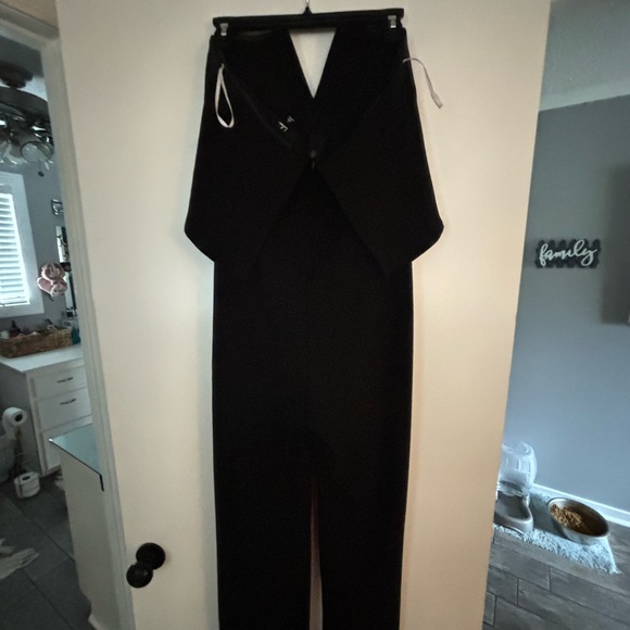 Classy black romper - Picture 1 of 3